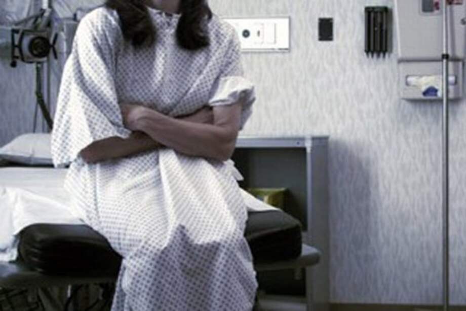 Polémica por autorización de aborto a joven violada por su padrastro