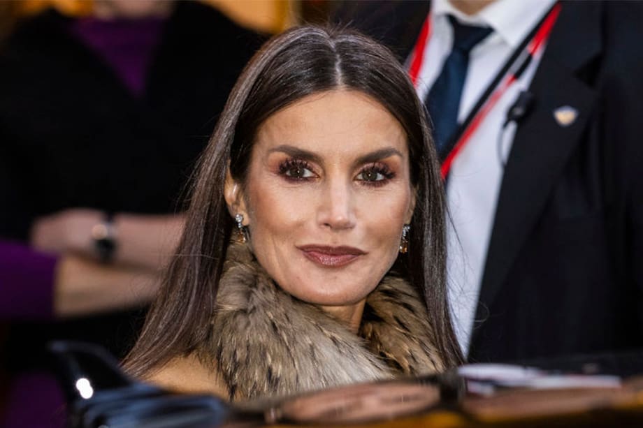 La reina Letizia ha atraído nuevamente con uno de sus elegantes atuendos.