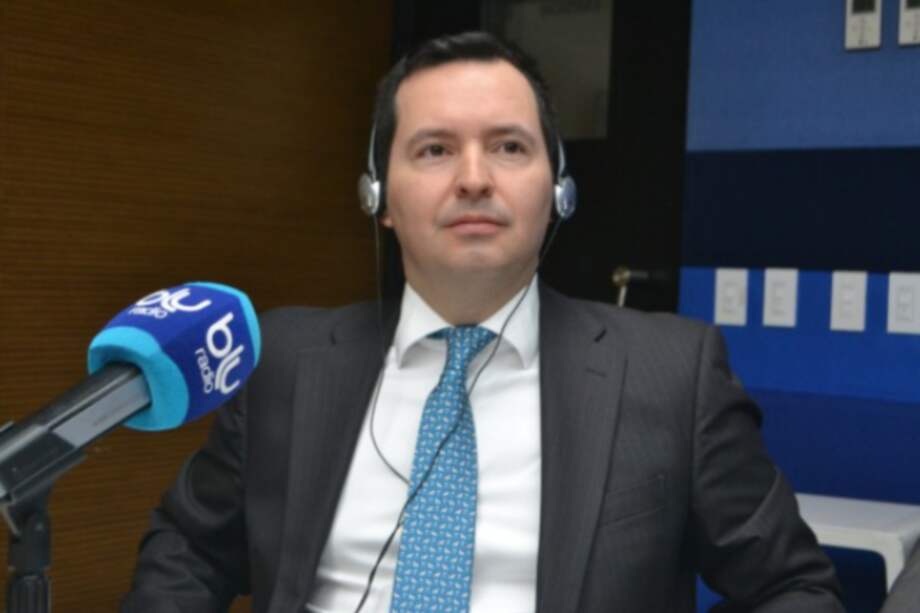 Resulta preocupante que, días antes de su salida como fiscal encargado, Jorge Perdomo haya escogido la práctica —común durante el período que terminará este lunes— de lanzar afirmaciones sobre casos críticos sin que el ente investigador haya tomado aún decisiones firmes. / Blu Radio