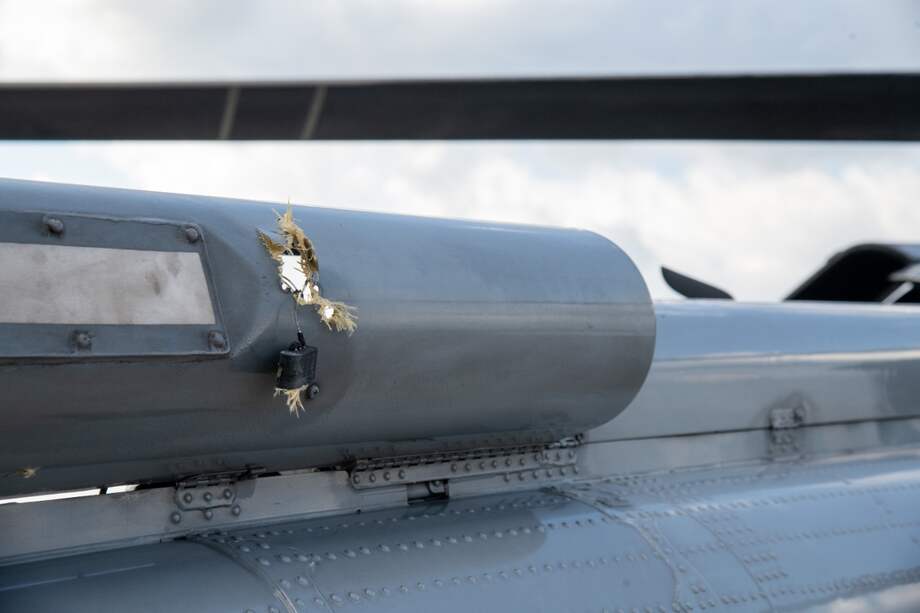 El presidente Iván Duque calificó el hecho de cobarde y aseguró que "como gobierno no vamos a desfallecer en la lucha contra el narcotráfico, terrorismo y criminalidad organizada que operan en el país. No nos amedrentan con violencia".