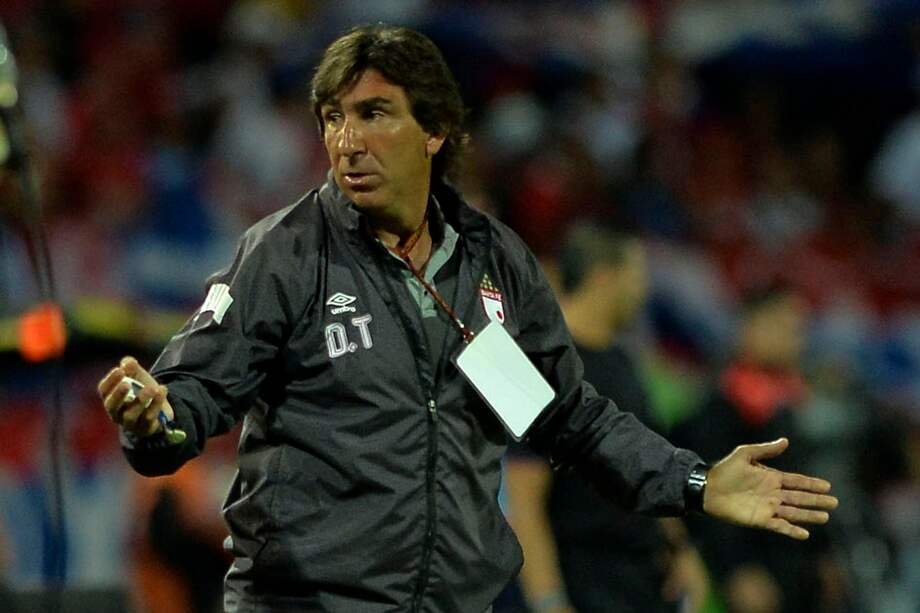 Debemos mantener los pies sobre la tierra: Gustavo Costas