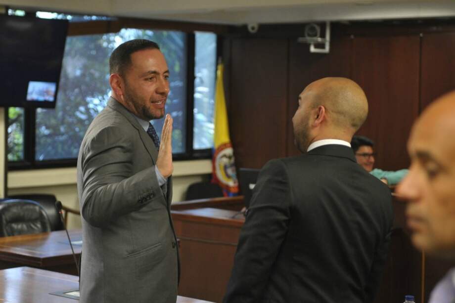 Fiscal del caso Eduardo Cardona y exabogado de Leonardo Luis Pinilla hablan despues de la frustrada diligencia. / Gustavo Torrijos