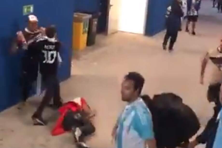 Las agresiones se dieron después de la derrota (3-0) de Argentina ante Croacia. / Captura de pantalla