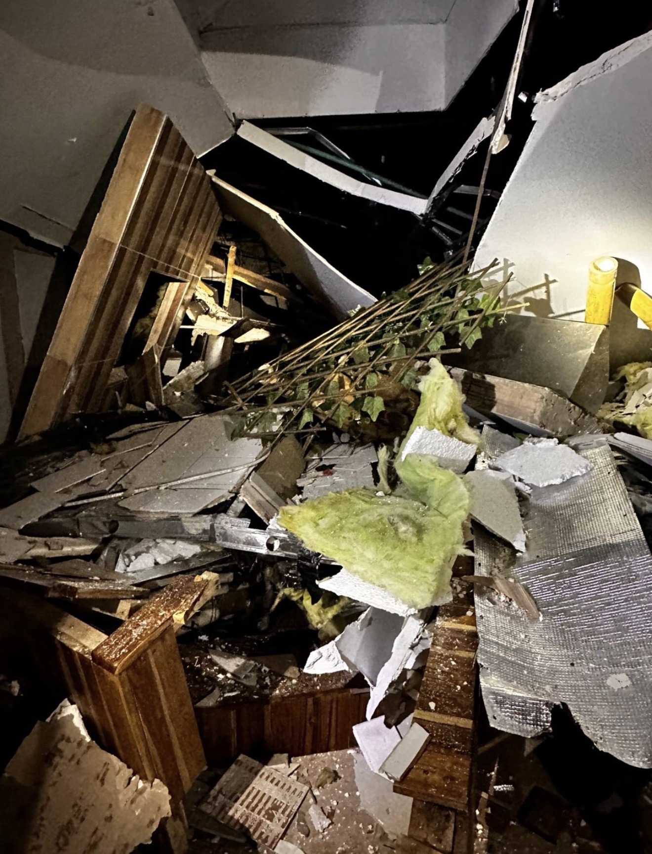 Bogotá Sacudida: Explosión Deja Edificio en Ruinas y Misterio en el Aire