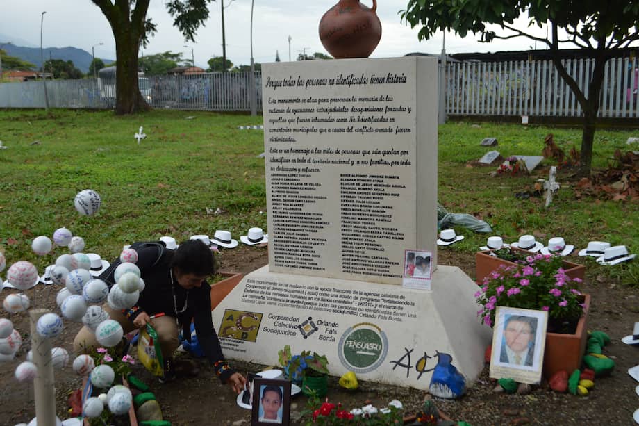 Son muchas las personas que buscan a sus familiares desparecidos de cementerio en cementerio. El Villavicencio alberga 593 restos de personas no identificadas. / Unidad de Víctimas Territorial Meta