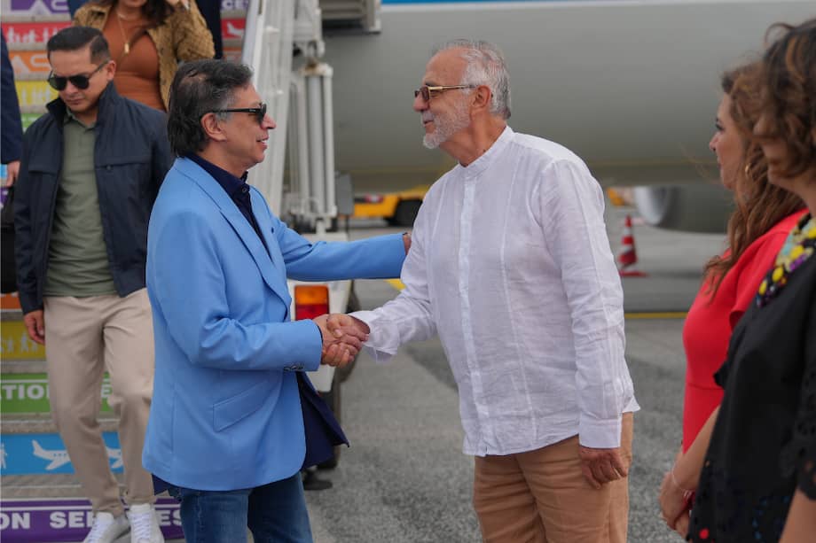 El presidente Gustavo Petro y el embajador en El Vaticano, Iván Velásquez, se vieron este lunes en Italia. El 2 de julio hay encuentro con el papa León XIV.