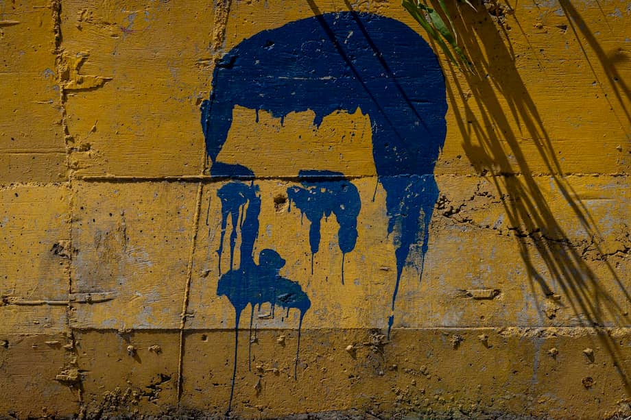 Fotografía que muestra un grafiti de Nicolás Maduro en Caracas (Venezuela).