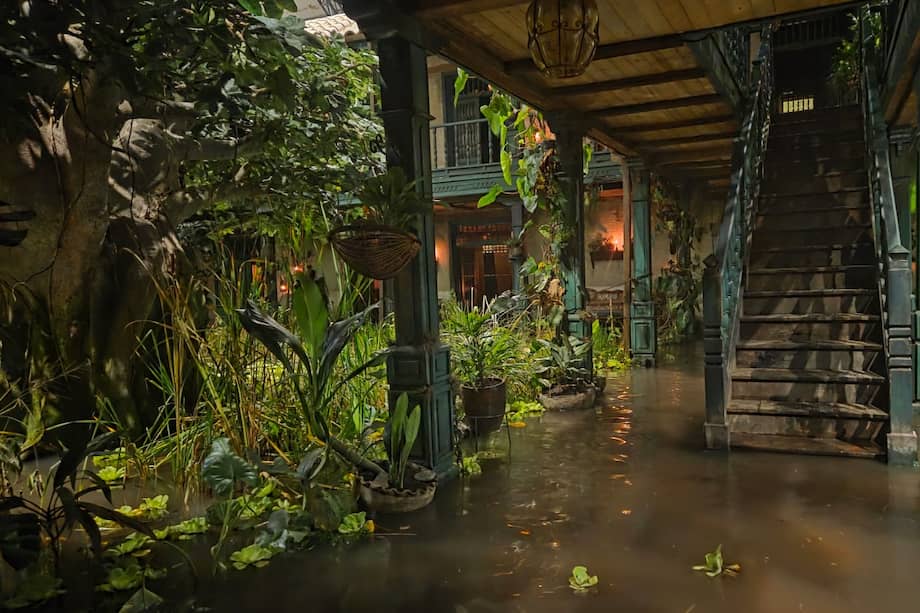 La casa de los Buendía inundada, uno de los momentos centrales de la segunda temporada de Cien años de soledad.