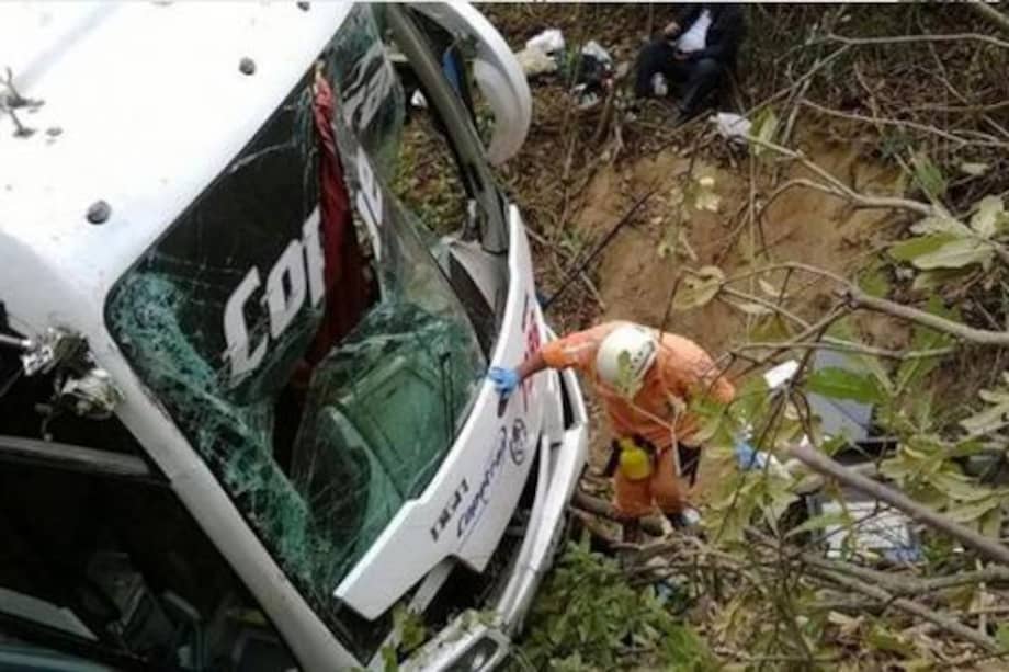 Accidente en vía Cúcuta deja 2 muertos y 15 heridos