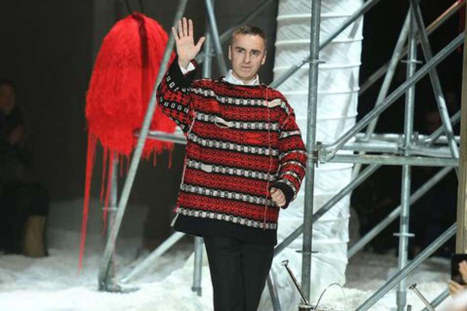 El primer desfile de Raf Simmons para Calvin Klein fue uno de los más esperados en Nueva York y allí contó con Gwyneth Paltrow, Julianne Moore y Jessica Parker en primera fila. / EFE