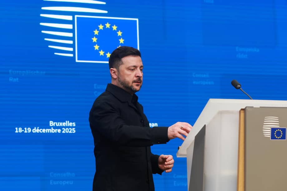 El presidente ucraniano, Volodímir Zelenski, ofrece una rueda de prensa durante la cumbre del Consejo de la UE en Bruselas, Bélgica, el 18 de diciembre de 2025.