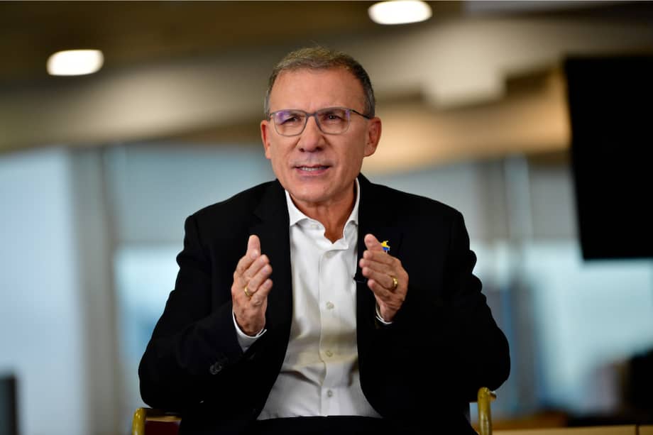 Roy Barreras es el jefe de Fuerza de la Paz y está ayudando a construir la consulta del llamado frente amplio, que se haría entre la izquierda y el centro en marzo próximo.