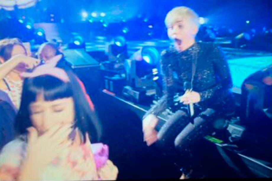 El beso de Miley Cyrus y Katy Perry