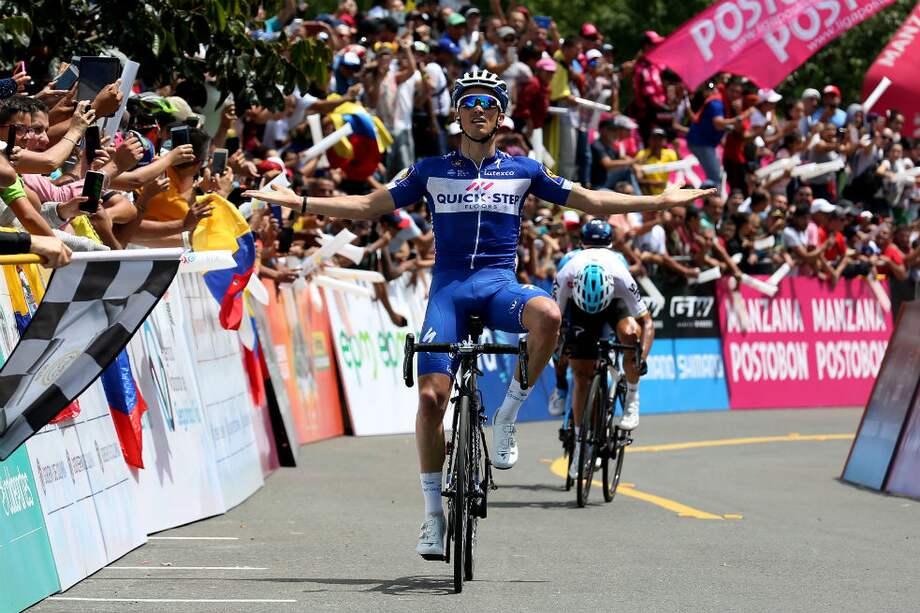 Julian Alaphilippe celebra su victoria en Alto Boquerón. / AFP
