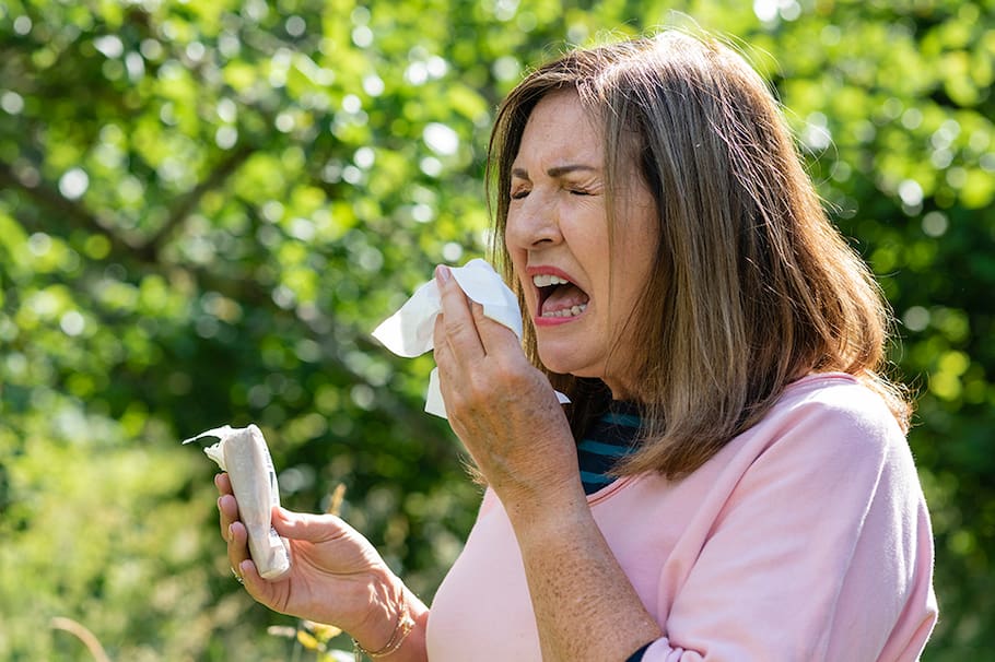 Sigue estos tips para aliviar la rinitis que se agrava en las noches y madrugadas.