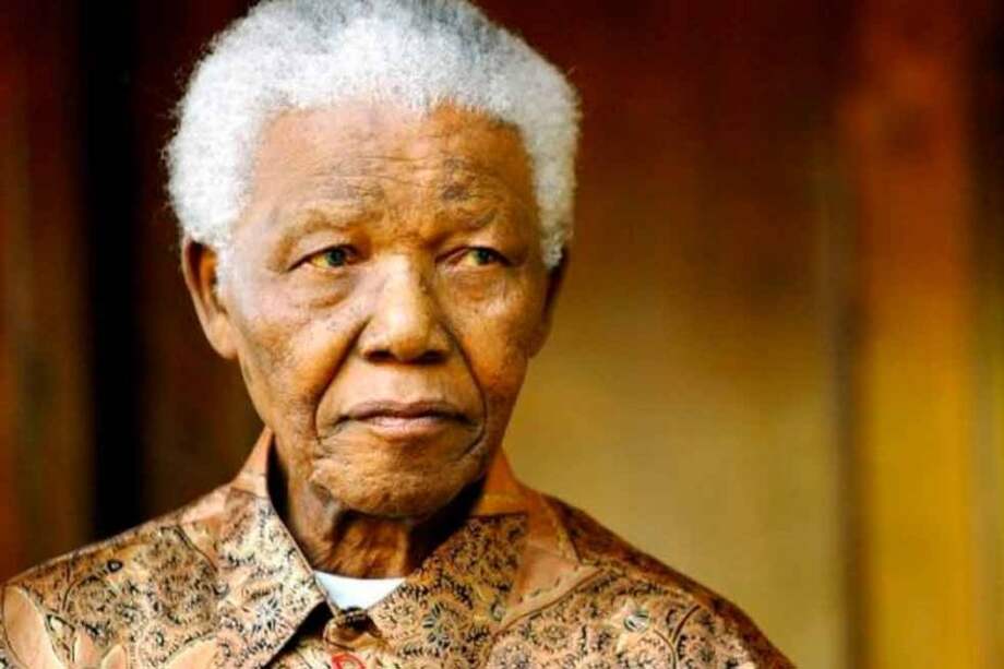 Nelson Mandela abandona el hospital pese a su estado "crítico"