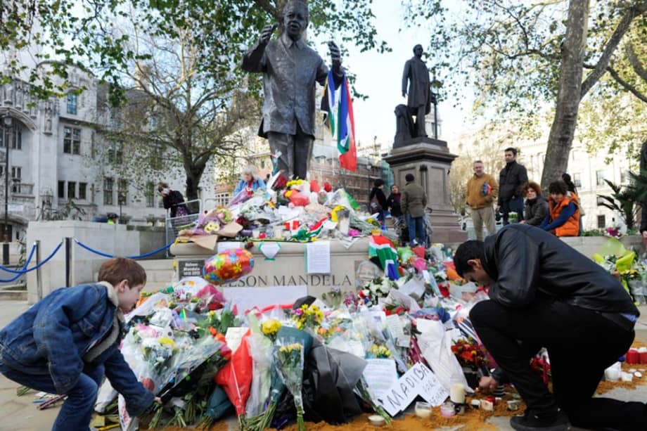 Mandela logra aunar el rezo de todas las religiones en Sudáfrica