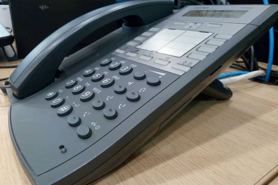 Para marcar a un teléfono fijo en Bogotá debe anteponer el 601.