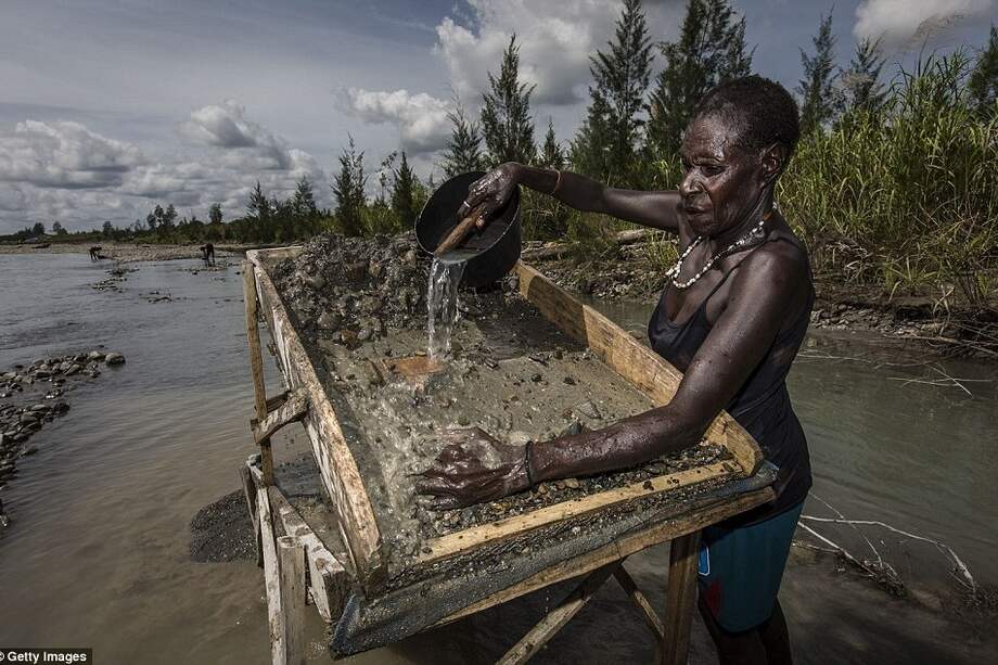 Cada minero artesanal tiene el derecho y el Estado la obligación de garantizar su acceso al sistema financiero.