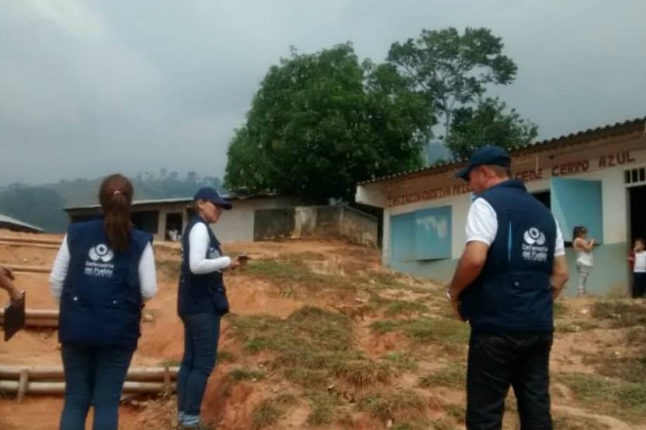 Defensores públicos en cese de actividades por falta de pago y crisis presupuestal.