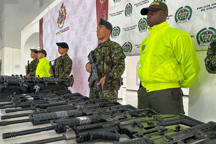 De acuerdo con las autoridades, las armas estarían destinadas a reforzar el accionar criminal de la estructura residual Armando Ríos, de las disidencias de las Farc.