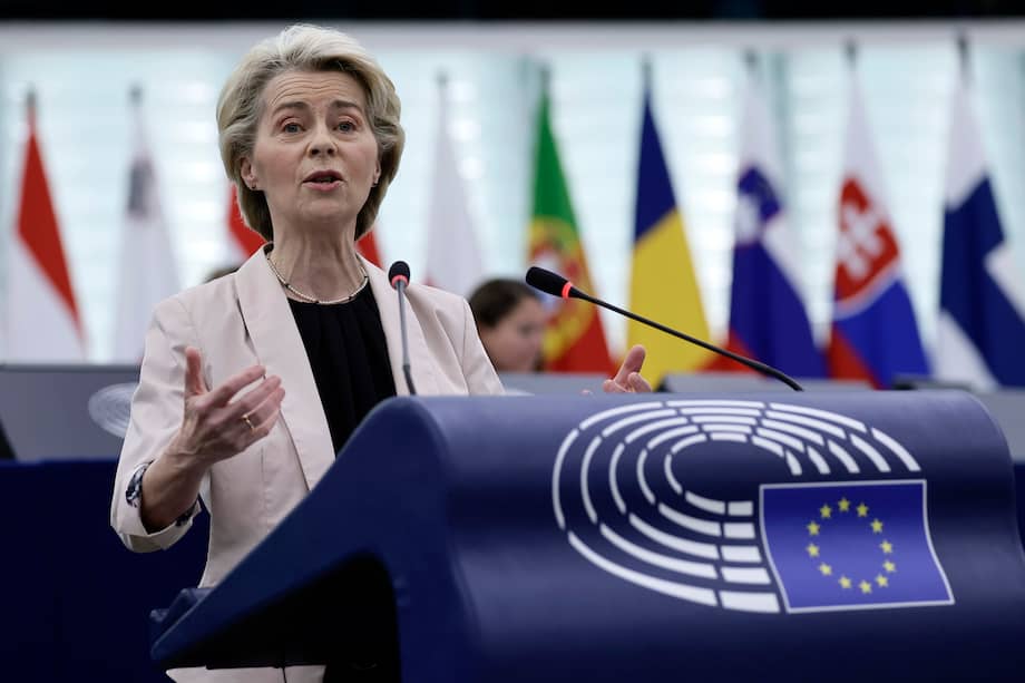 Strasbourg (France), 27/11/2024.- European Commission President Ursula von der Leyen speaks during a debate on 'Presentation by the Commission President-elect of the College of Commissioners and its programme' at the European Parliament in Strasbourg, France, 27 November 2024. The EU Parliament's session runs from 25 till 28 November 2024. (Francia, Estrasburgo) EFE/EPA/RONALD WITTEK