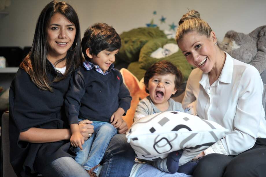 Pilar Schmitt (a la derecha) y Adriana Rueda, junto a sus hijos Martín y Jerónimo.
/ Óscar Pérez - El Espectador