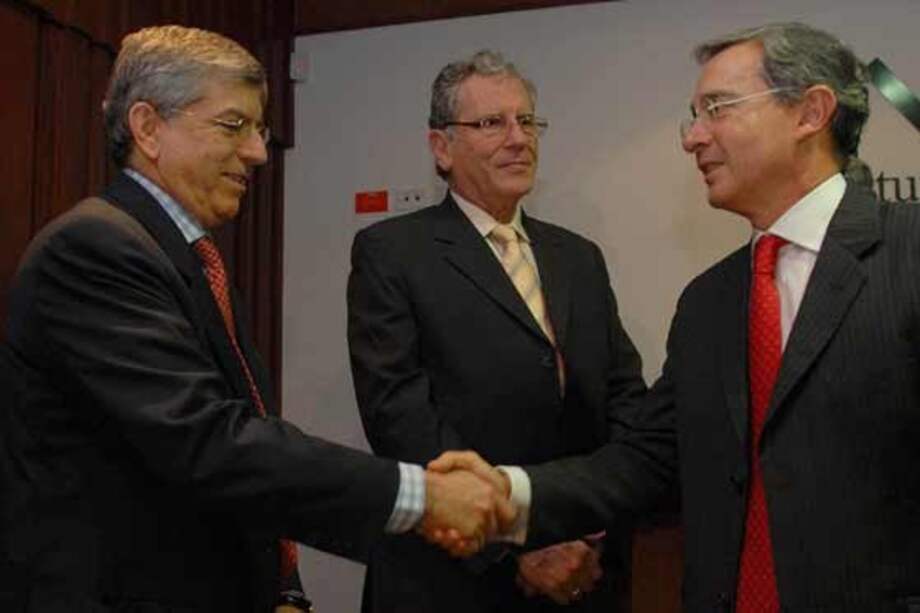 Álvaro Uribe es un mentiroso: César Gaviria