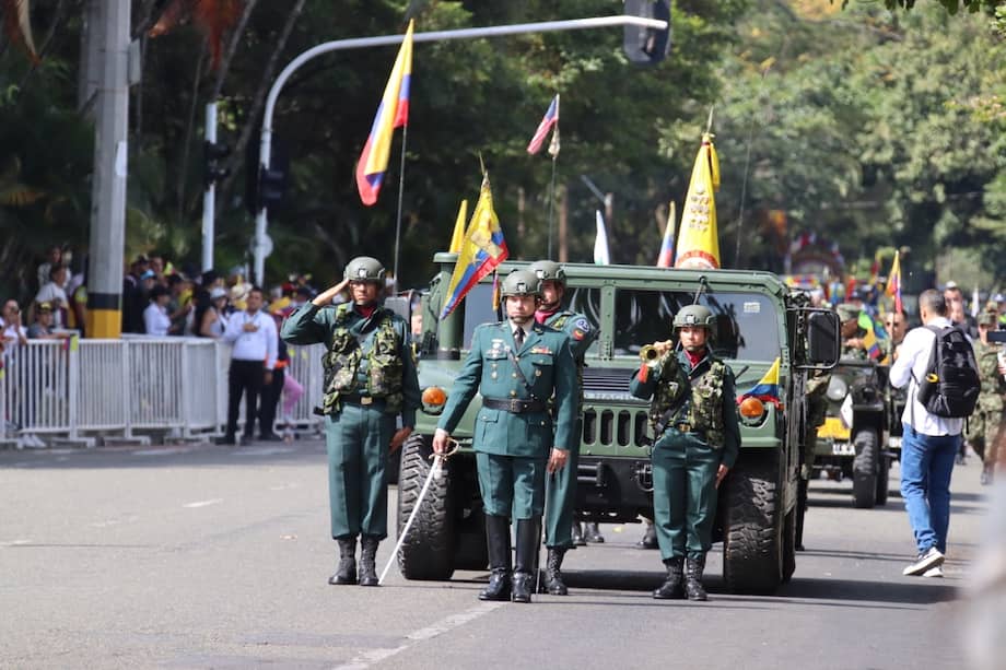 Desfile conmemorativo 20 de julio en Medellín.