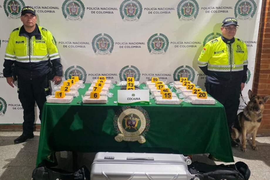 Las autoridades hallaron 28 kilos de cocaína en una maleta abandonada que, al parecer, iba para el exterior.