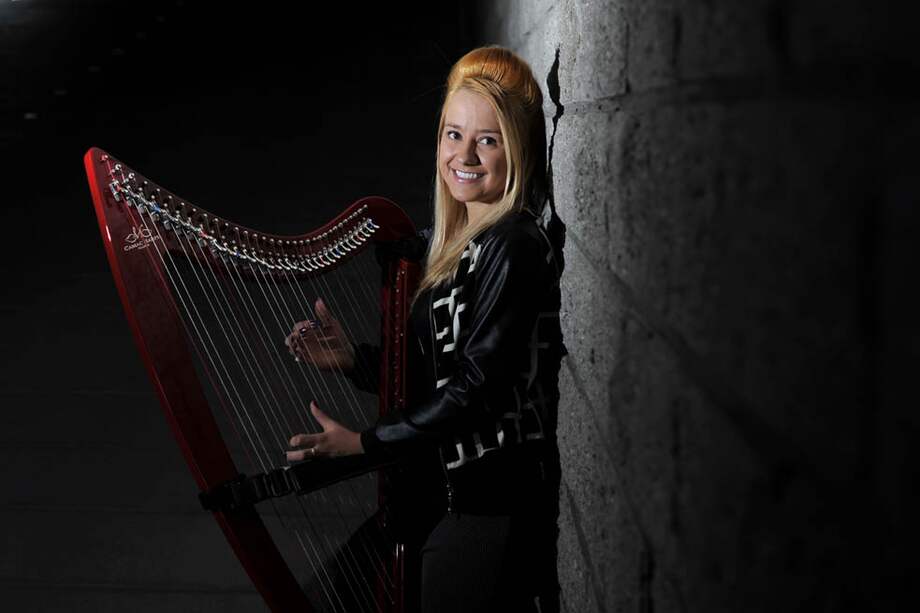 Enki Semíramis Bello es una bogotana que toca el arpa desde los cuatro años. / Cristian Garavito