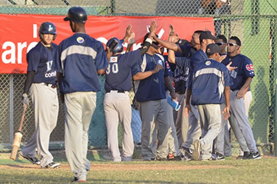 Leones de Montería celebran la segunda victoria en la serie contra los Tigres. Foto: Prensa