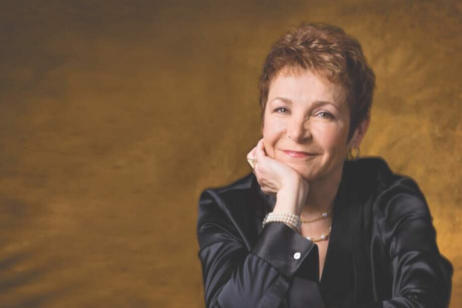 La teóloga, escritora e intuitiva médica estadounidense Caroline Myss. / Cortesía Penguin Random House