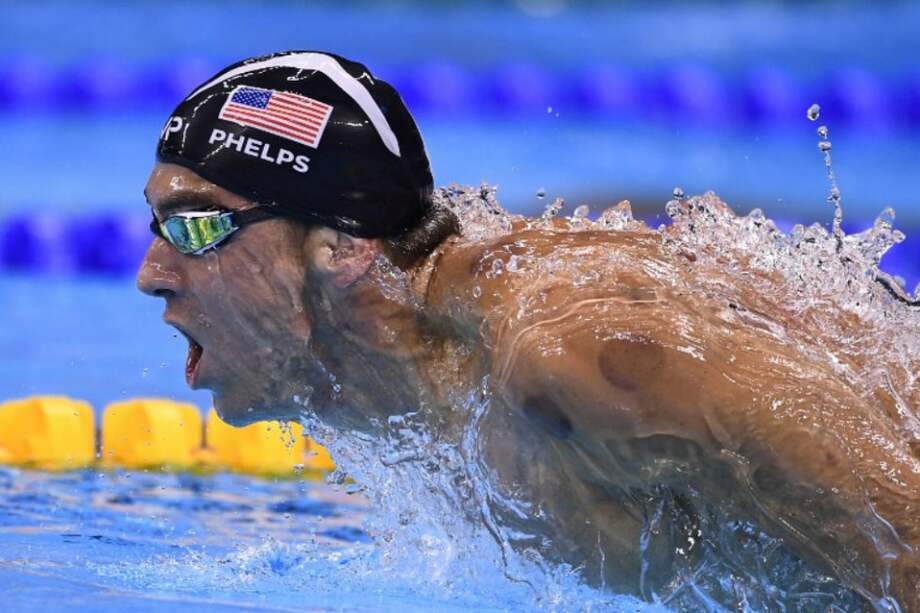 El estadounidense Michael Phelps durante la final de los 200 metros mariposa en Río 2016. / AFP