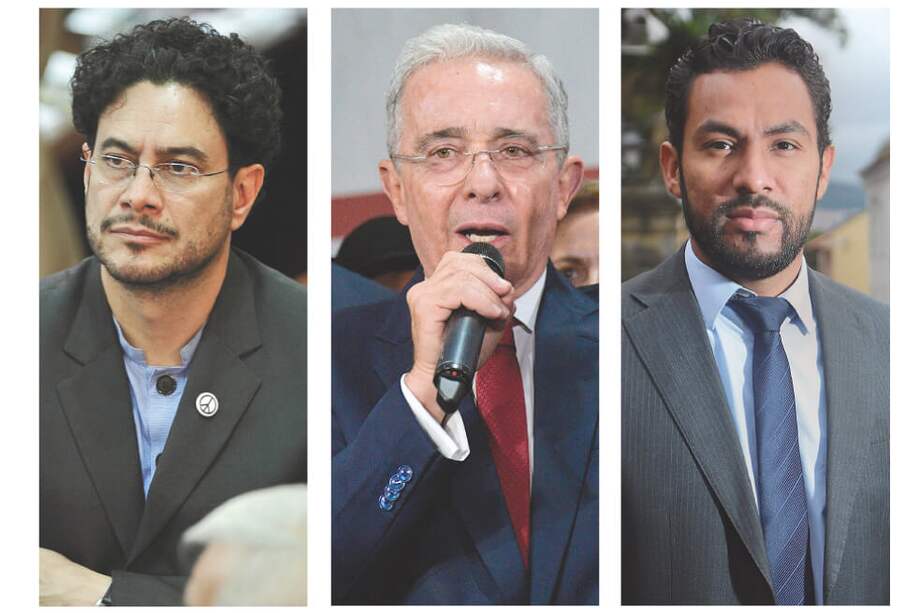 Los senadores Iván Cepeda y Álvaro Uribe, y el director del CSPP, Franklin Castañeda. / Cristian Garavito - El Espectador / AFP