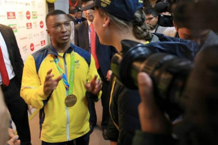 El pesista antioqueño hizo parte de la delegación colombiana más exitosa en la historia de los Juegos Olímpicos. / EFE