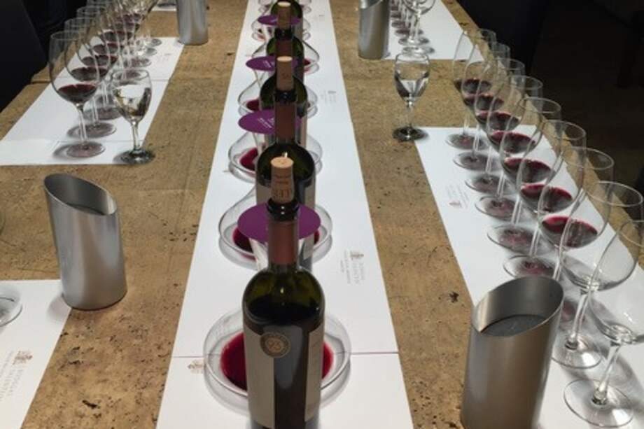 Las variedades con mayor cantidad de taninos son, entre otras, Syrah, Cabernet Sauvignon, Petit Verdot, Tannat y Touriga Nacional.