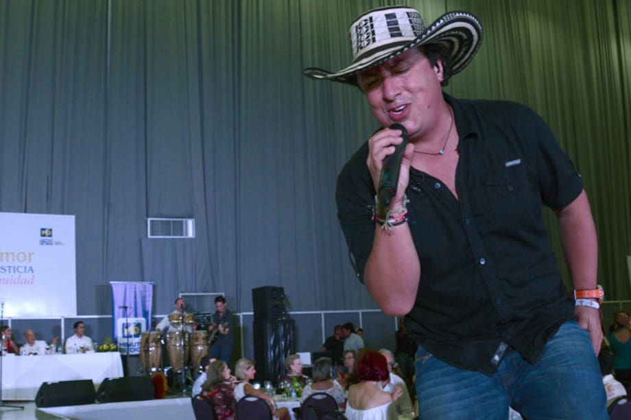 Mauricio y Palo de Agua puso a bailar a las reinas en el Banquete del Millón