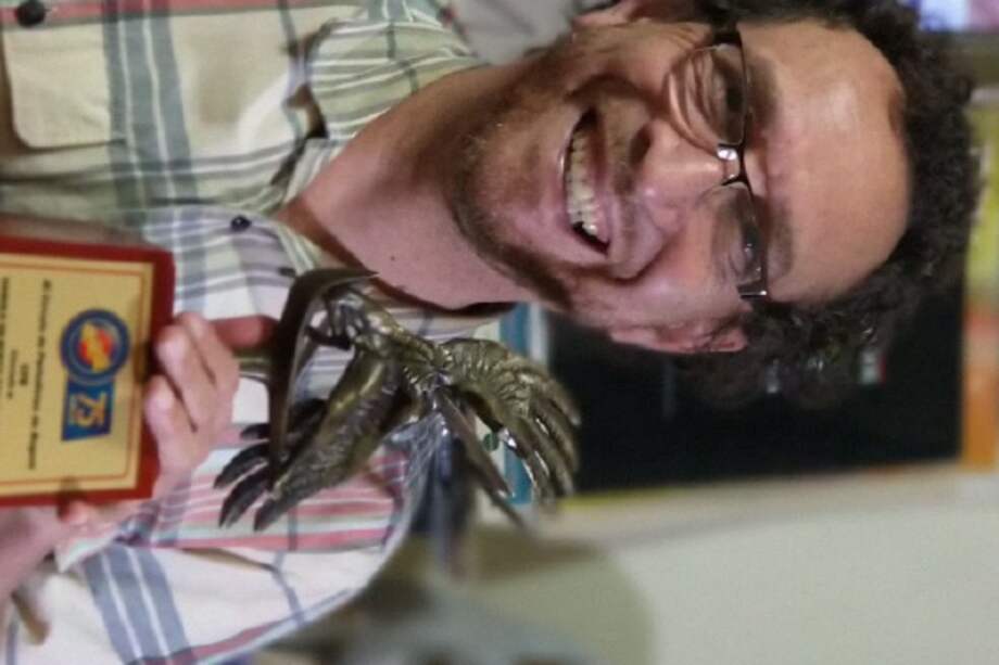 Chócolo dice que realizará caricaturas hasta que pueda sostener el lápiz o el pincel. / Sandra Díaz