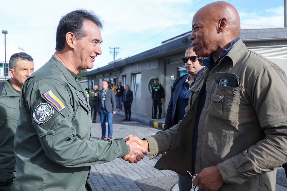 El director de la Policía, William Salamanca, y el alcalde de Nueva York, Eric Adams.