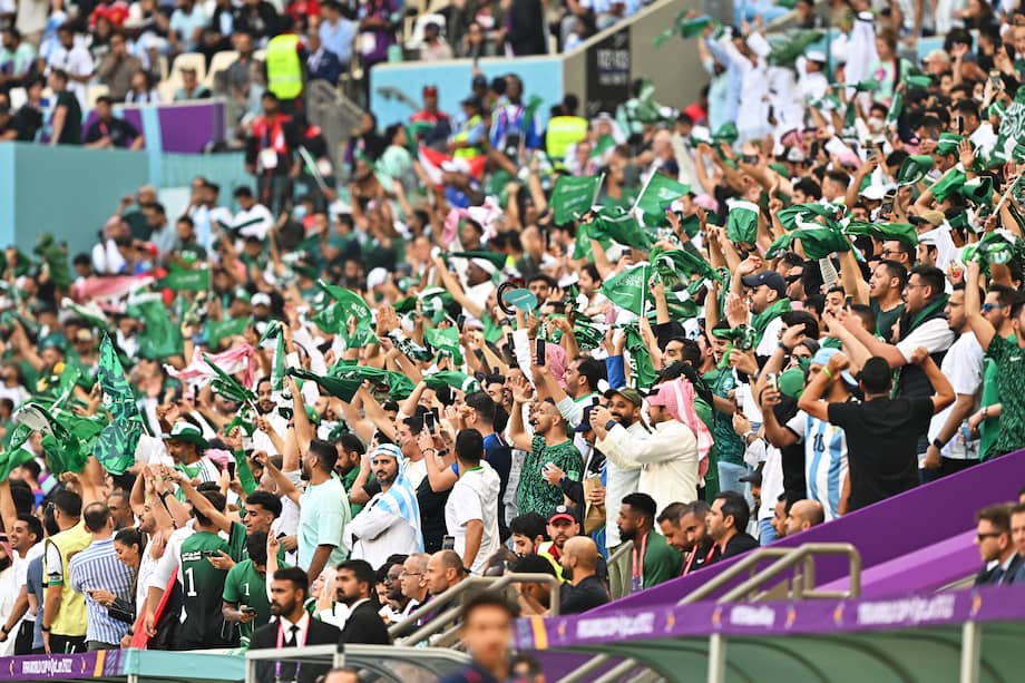 Así celebraron los aficionados árabes en el estadio.