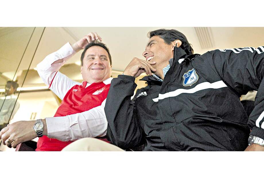 César Pastrana, de Santa Fe, y Felipe Gaitán, de Millonarios, compartieron la noche del miércoles el mismo palco para ver el clásico capitalino. /Andrés Torres