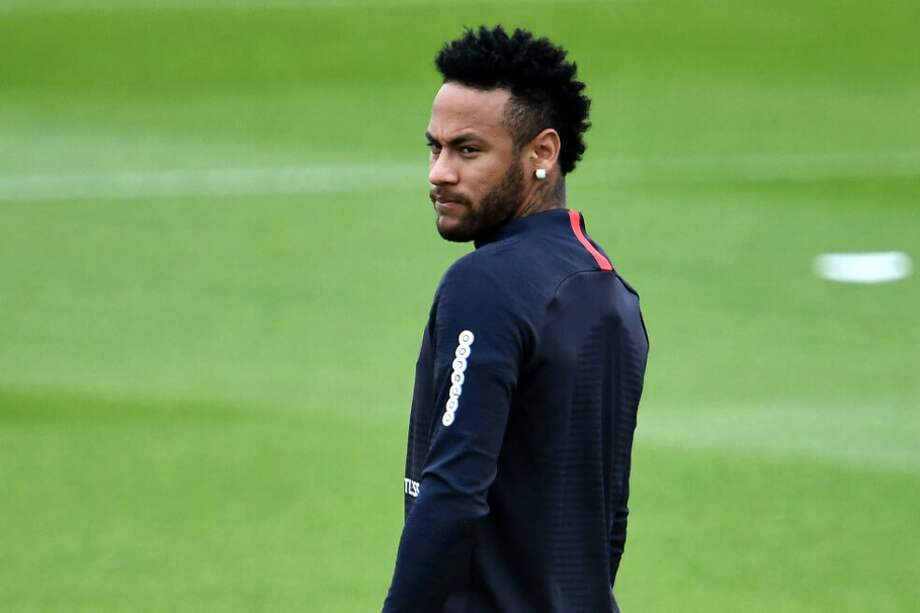 El brasileño Neymar llegó en 2017 al París Saint Germain, club que pagó por él 222 millones de euros. / AFP