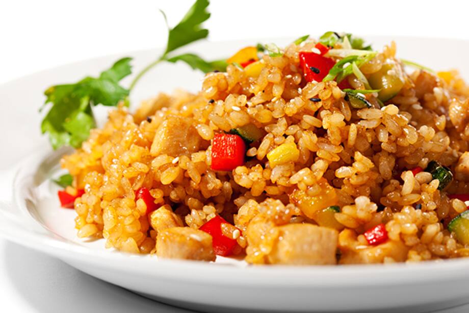 Arroz con tiritas de cerdo y curry. Me encanta la carne de cerdo