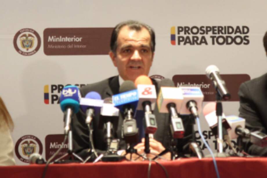 Caso 'hacker' es una cortina de humo: Óscar Iván Zuluaga