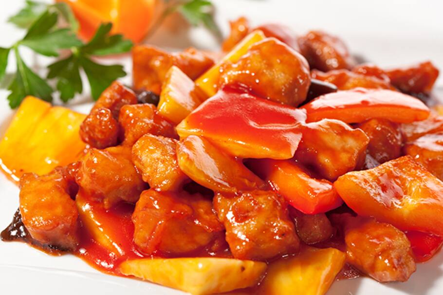 Cerdo agridulce con piña y maní. Me encanta la carne de cerdo