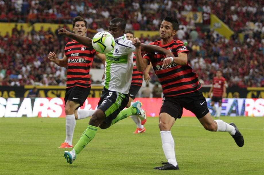 Goles colombianos clasifican al Santos semifinales del fútbol mexicano