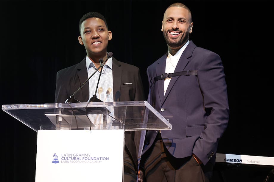 Nicky Jam y Leomar Cordero protagonizaron un emotivo momento en la gala, que se llevó a cabo en Miami.