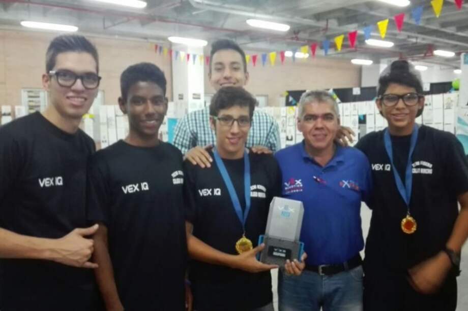 Estudiantes Santandereanos competirán en mundial de robótica en Estados Unidos. / Cortesía, Caracol TV.