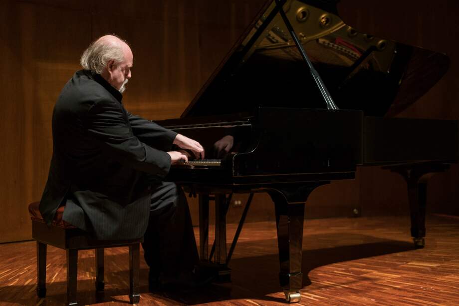 A sus 64 años, Peter Donohoe ha interpretado obras de algunos de los más destacados compositores ligados a la historia del piano. / Gabriel Rojas ©Banco de la República